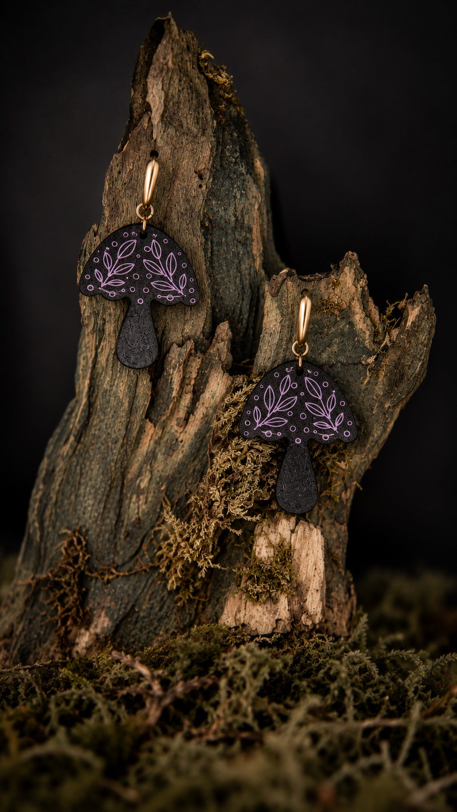 Mycelia, boucles d’oreilles champignons en bois noir et violet — modèle entier